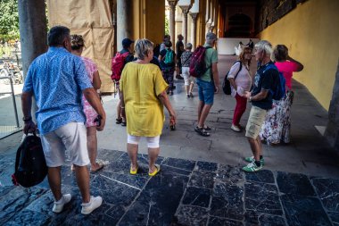 Cordoba, İspanya, 2 Ekim 2025. Cordoba Camii Katedrali. Eski camii nedeniyle resmi olarak 