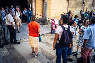 Cordoba, İspanya, 2 Ekim 2025. Cordoba Camii Katedrali. Eski camii nedeniyle resmi olarak 