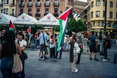 Cordoba, İspanya, 2 Ekim 2025 Filistin yanlısı gösteri Cordoba 'nın merkezinde. Arap sokak propagandası İspanya 'da ve İsrail' e karşı..