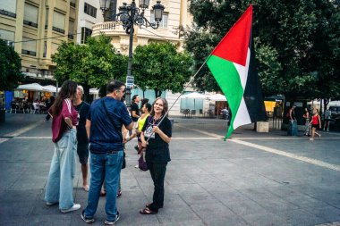 Cordoba, İspanya, 2 Ekim 2025 Filistin yanlısı gösteri Cordoba 'nın merkezinde. Arap sokak propagandası İspanya 'da ve İsrail' e karşı..