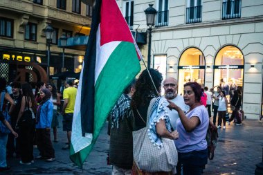 Cordoba, İspanya, 2 Ekim 2025 Filistin yanlısı gösteri Cordoba 'nın merkezinde. Arap sokak propagandası İspanya 'da ve İsrail' e karşı..