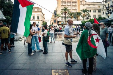 Cordoba, İspanya, 2 Ekim 2025 Filistin yanlısı gösteri Cordoba 'nın merkezinde. Arap sokak propagandası İspanya 'da ve İsrail' e karşı..