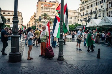 Cordoba, İspanya, 2 Ekim 2025 Filistin yanlısı gösteri Cordoba 'nın merkezinde. Arap sokak propagandası İspanya 'da ve İsrail' e karşı..