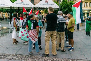Cordoba, İspanya, 2 Ekim 2025 Filistin yanlısı gösteri Cordoba 'nın merkezinde. Arap sokak propagandası İspanya 'da ve İsrail' e karşı..