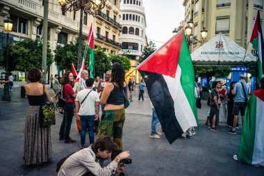 Cordoba, İspanya, 2 Ekim 2025 Filistin yanlısı gösteri Cordoba 'nın merkezinde. Arap sokak propagandası İspanya 'da ve İsrail' e karşı..
