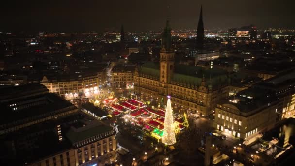 Légi Felvétel Adventről Karácsony Hamburgban Rathaus Karácsonyi Vásár Díszített Városközpont — Stock videók