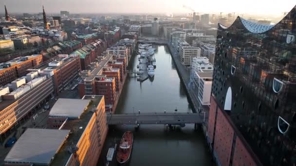 Rekaman Udara Pelabuhan Elbphilharmonie Hafencity Dan Pusat Kota Hamburg Jerman — Stok Video