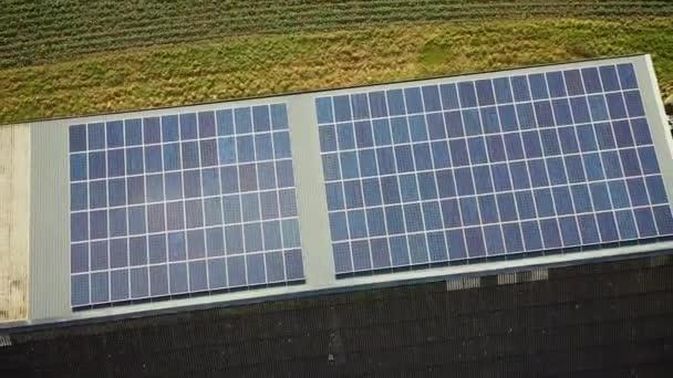 Aerial Footage Solar Panels Farm Barn Agriculture Barn Photovoltaic Module — Stock video