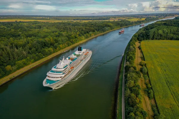 Cruise Ship Passing Kiel Canal Cruise Ship Sailing Out Kieler — Stockfoto