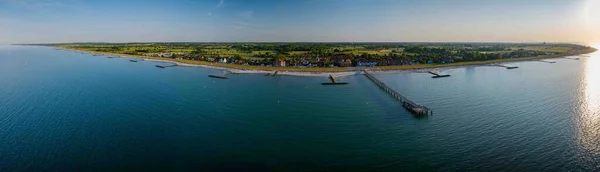 Panorama Luftaufnahme Über Das Ostseebad Mit Seebrücke Wellenbrecher Strand Und — Stockfoto