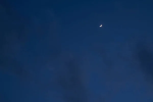 Nocne Niebo Księżycem Zdjęcie Spokojnym Humorem Wysokiej Jakości Zdjęcie — Zdjęcie stockowe