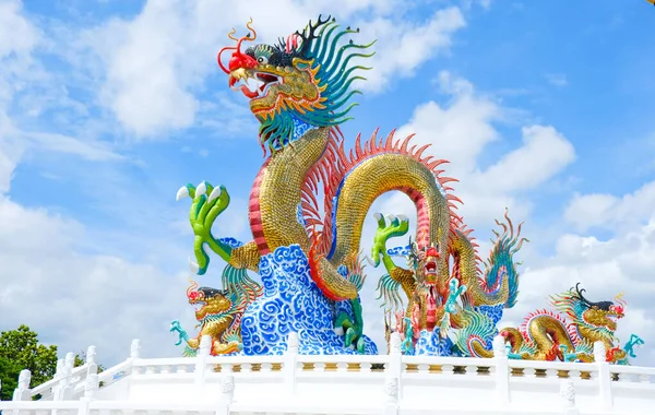 stock image Golden dancing dragon at Suan Sawan, Sawan Park or Paradise Park in Nakhon Sawan Province, Thailand.