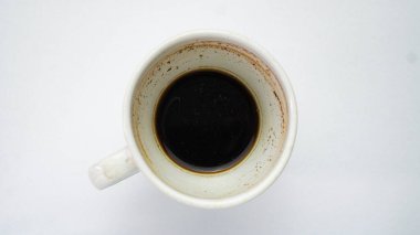 Bardakta nefis kahve, beyaz, üst manzara.