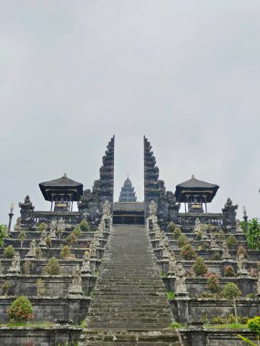 Endonezya, Bali 'deki pura besakih kompleksi görüşleri