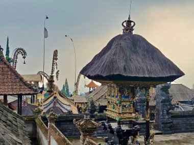 Endonezya, Bali 'deki pura besakih kompleksi görüşleri