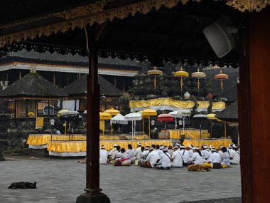 Endonezya, Bali 'deki pura besakih kompleksi görüşleri