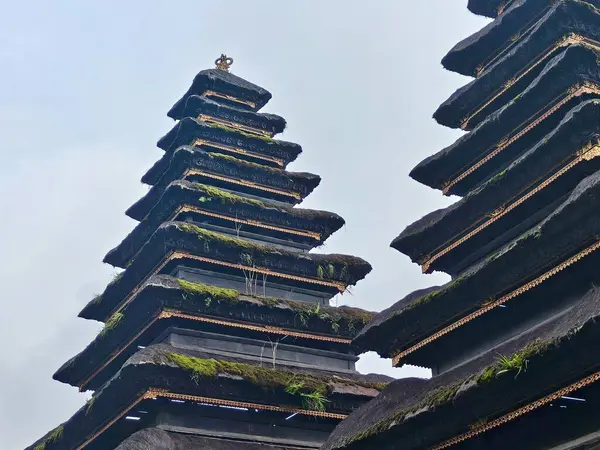Endonezya, Bali 'deki pura besakih kompleksi görüşleri