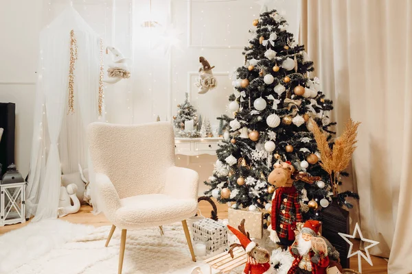 Perfekt Drömmande Jul Inredning Foto Hörn Med Gåvor Ljus Och Stockfoto