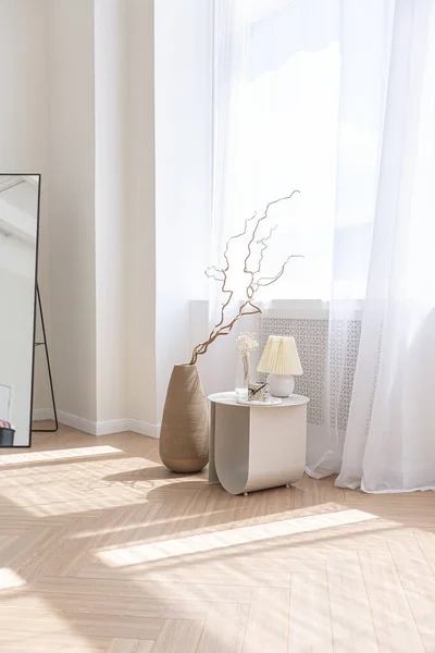 Interior Super Putih Sederhana Bersih Dan Bergaya Dengan Furnitur Modern — Stok Foto