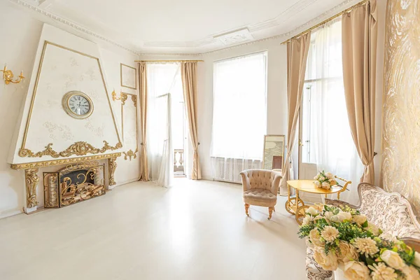 Luxuriöse Teure Innenausstattung Eines Großen Barocken Königlichen Wohnzimmers Antike Möbel — Stockfoto
