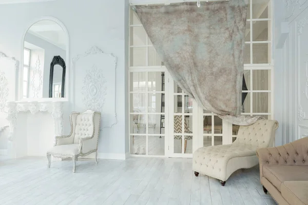 Luxus Reiche Wohnzimmer Innenausstattung Mit Eleganten Klassischen Möbeln Und Wanddekorationen — Stockfoto