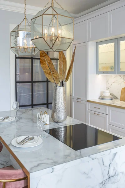 Interior Lujo Apartamento Moderno Colores Brillantes Con Muebles Elegantes Cocina — Foto de Stock