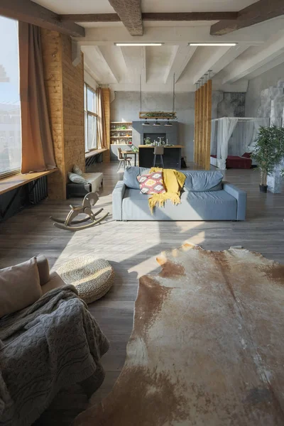 Dunkles Loft Interieur Eines Großen Gemütlichen Landhauses Offenes Appartement Mit — Stockfoto