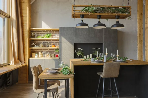 Mörkt Loft Stil Interiör Stora Mysiga Lanthus Öppen Planlösning Lägenhet — Stockfoto