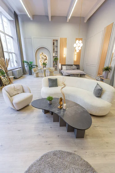 Stylový Luxusní Interiér Moderního Studio Apartmánu Zelených Pastelových Barvách Dřevěnými — Stock fotografie