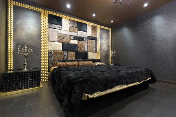 검은색 과금으로 스타일의 낭만적 방에는 가구들이 — 스톡 사진