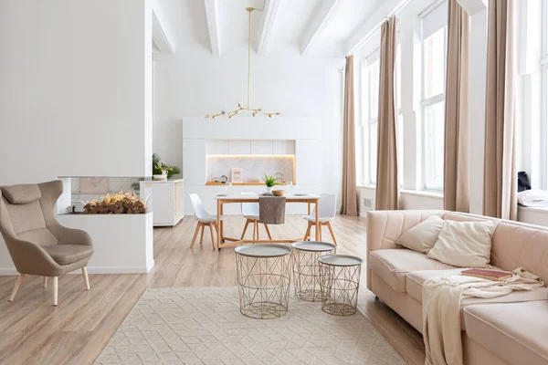 Espacioso Luminoso Apartamento Estudio Diseño Interior Estilo Escandinavo Cálidos Colores —  Fotos de Stock