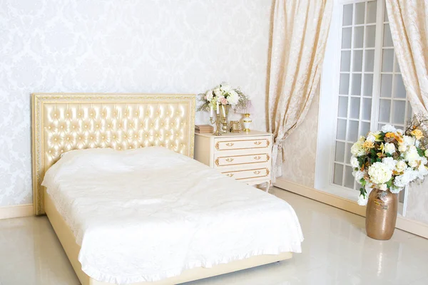 Luxury Elegant White Gold Interior Design Bedroom — Stock Photo, Image