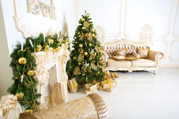 stock image Luxury living room interior decorated with chic Christmas tree.