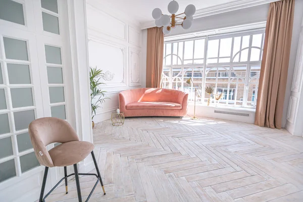 Schneeweißes Luxus Apartment Interieur Ägyptischen Stil Mit Hellen Stilvollen Möbeln — Stockfoto
