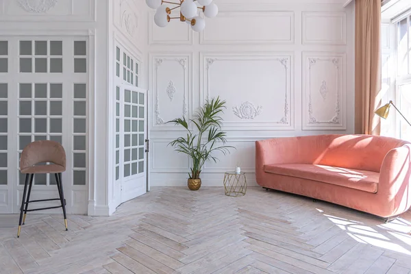 Schneeweißes Luxus Apartment Interieur Ägyptischen Stil Mit Hellen Stilvollen Möbeln — Stockfoto