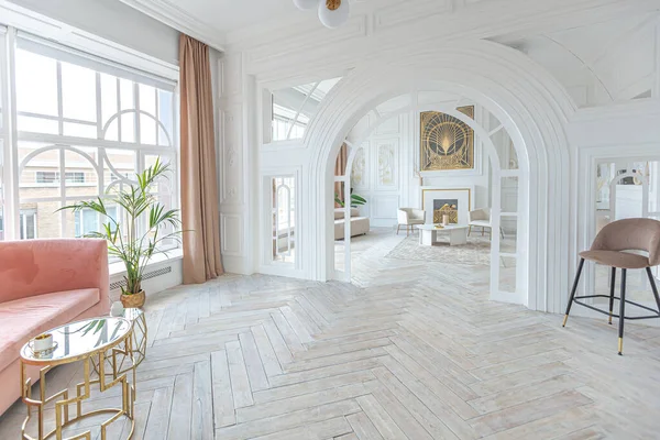 Interior Apartamento Luxo Branco Neve Com Decoração Estilo Egípcio Com — Fotografia de Stock