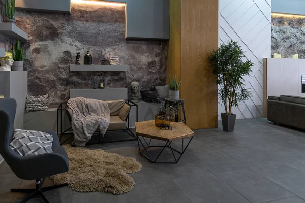 Moderno Lugar Estar Diseño Interior Con Paredes Piedra Decorativa Gris — Foto de Stock