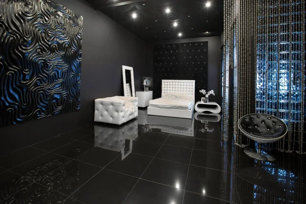 Moderní Tmavý Luxusní Černý Interiér Bílým Elegantním Nábytkem — Stock fotografie