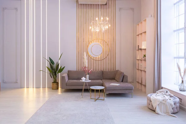 Luxusní Moderní Interiér Obývacího Pokoje Drahého Prostorného Světlého Bytu Čalouněný — Stock fotografie