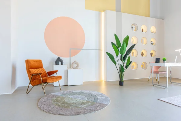 Moderní Otevřený Interiér Futuristickém Stylu Pastelových Barvách Grafickou Výzdobou Stěn — Stock fotografie