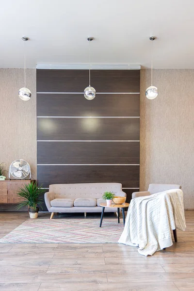 Diseño Ordinario Contemporáneo Estudio Espacioso Suaves Colores Cálidos Muebles Simples — Foto de Stock