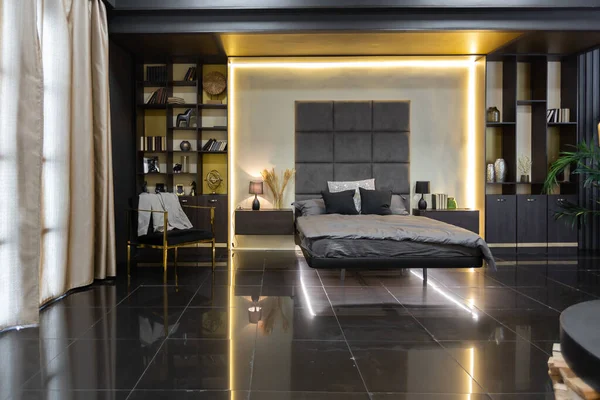 Întuneric Modern Elegant Interior Apartament Sex Masculin Iluminat Pereți Decorativi — Fotografie, imagine de stoc