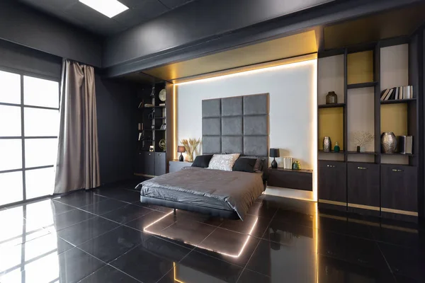 Escuro Moderno Elegante Apartamento Masculino Interior Com Iluminação Paredes Decorativas — Fotografia de Stock