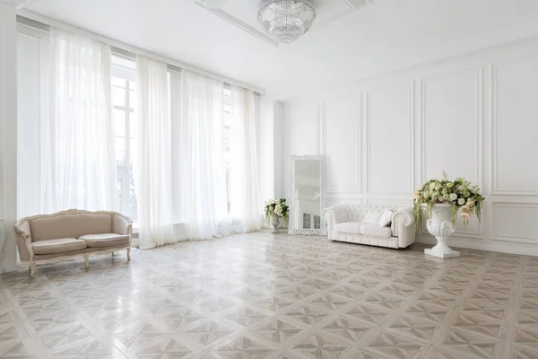 Luxe Witte Interieur Van Woonkamer Ruime Kamer Met Elegante Chique — Stockfoto