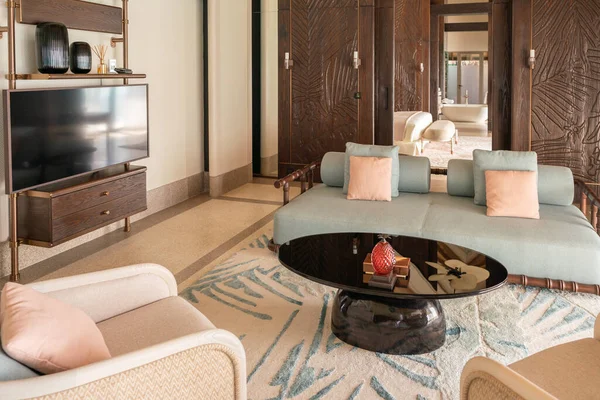 Maldivler Doğal Ahşap Süslemelerle Süslenmiş Çok Pahalı Bir Villasının Lüks — Stok fotoğraf