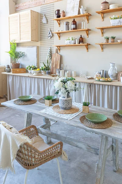 Semplice Interno Accogliente Una Stanza Ordinaria Open Space Con Cucina — Foto Stock