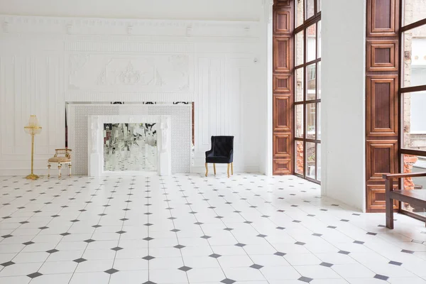 Enorme Luxe Witte Zaal Met Uniek Interieur Zwart Wit Tegels — Stockfoto