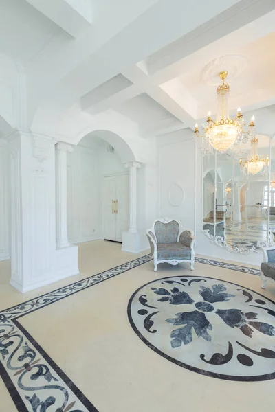 Hermoso Elegante Elegante Rico Limpio Brillante Interior Blanco Paredes Blancas — Foto de Stock