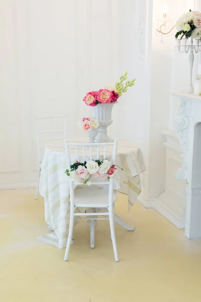 Hermoso Elegante Elegante Rico Limpio Brillante Interior Blanco Paredes Blancas — Foto de Stock