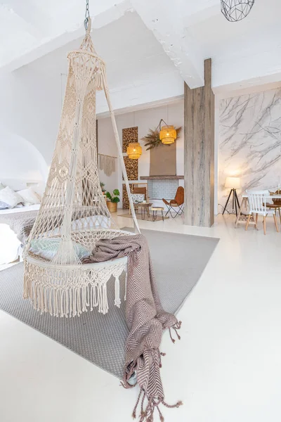 Fashionable Modern Interior Light Studio Apartment Wooden Columns Loft Style — Stock Photo, Image